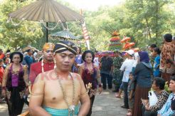 Berebut Kelambu Bekas...