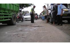 Pengendara Motor Tewas Dilindas Dump Truk