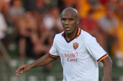 Roma Kehilangan Douglas Maicon di Rusia