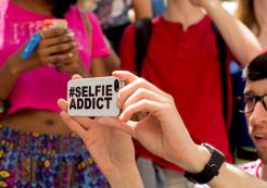 Selfie Tingkatkan Permintaan...