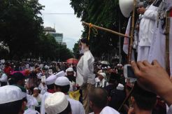 GMJ Gantung dan Bakar...