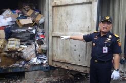 Ribuan Sex Toys Dibakar...