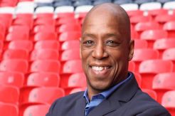 Spanduk Wenger Buat Legenda Arsenal Geram