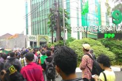 Sekelompok Orang Pendukung Romi Serbu DPP PPP