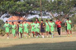 Tiga Tim Menggeliat, Persela dan Persik Masih Terlelap