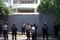 KPK Geledah Rumah Fuad Amin di Bangkalan