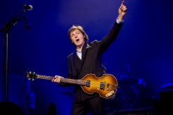 Paul McCartney Membuat...