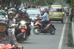 Takut Kena Razia, Pengendara Motor Balik Arah