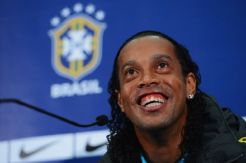 Ronaldinho Akui Hampir Gabung Manchester United