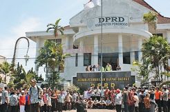 APBD Ponorogo Disahkan...