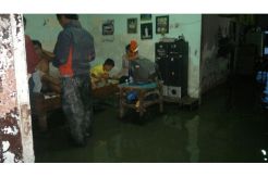 Lumpur Lapindo Makin Tinggi Rendam Rumah Warga