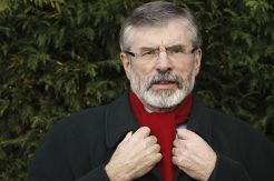 Parlemen Irlandia: Pengakuan...