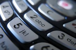 Reaksi Warga Perbatasan Ketika Ponsel Bisa Dipakai Telepon