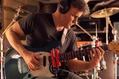 Rekam Video Main Gitar dengan Magnet Smartphone