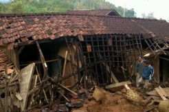 Tebing Longsor Timpa Rumah Warga Kendal, Satu Luka