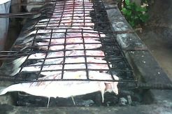 Ikan Etong Bakar Favorit Pengunjung Pantai Kalapa-kalapa