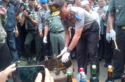 Polres Garut Musnahkan 6.079 Botol Miras