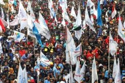 Puluhan Ribu Buruh Geruduk Jabodetabek