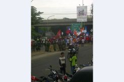Giliran Altar Duduki Akses Tol Bitung