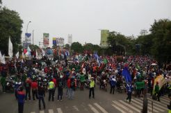 Buruh Kepung Kantor Wali Kota Tangerang