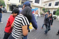 Sepasang Lesbian Berkomplot...