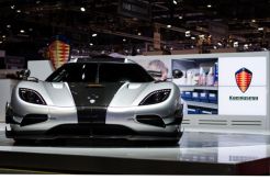 Koenigsegg Siapkan Lawan Bugatti Chiron