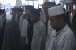 Santri di Jombang Salat Gaib untuk Korban Longsor