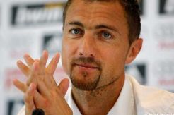 Terpuruk, Dudek Minta Liverpool Tetap Kompak