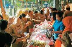 PNS Kuasai Pasar Murah...