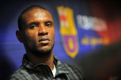 Eric Abidal Gantung Sepatu
