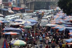Pedagang Kaki Lima Curhat, Sakitnya Tuh di Sini!