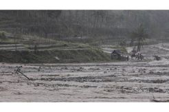 Truk Terseret Lahar Hujan Gunung Kelud