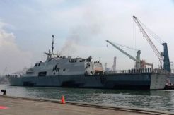 Kapal Perang AS Sambangi...
