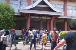 Honor Belum Cair, Petugas Kebersihan Datangi DPRD Bone