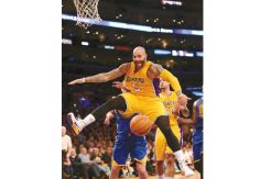 Kado Natal Lakers