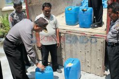 Pengiriman Ribuan Liter...