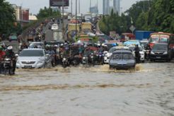 Tergenang 20 Cm, Lalin di Jaksel Macet