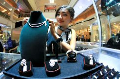 Pembelian Barang Mewah...