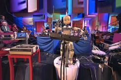 Robot Musisi Berkolaburasi...