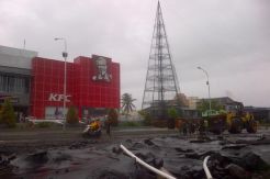 Ombak Rusak Kawasan Bisnis Manado