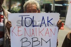 Demokrat Berharap Penurunan Harga BBM Bukan Pencitraan
