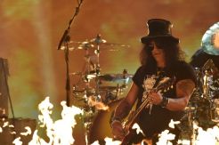 14 Tahun Menikah, Slash...