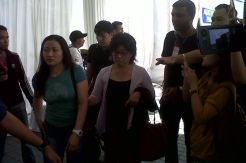 Keluarga Penumpang AirAsia Datangi Posko Ante Mortem