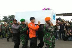 Dua Jenazah Korban AirAsia Tiba di Surabaya Malam Ini