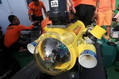 Jarak Pandang Nol, Penyelam Kesulitan Temukan Korban AirAsia