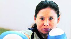 Petinju Sarita Devi...