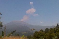 Waspada, Puncak Gunung Slamet Masih Berbahaya