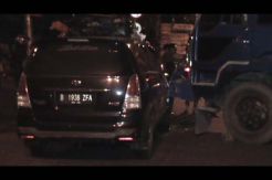 Lampu Merah Padam, Truk Tabrak Innova