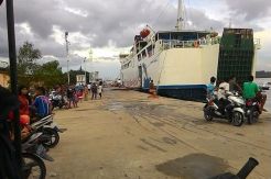 Penasaran Lihat Ekor Pesawat QZ8501, Warga Serbu Pantai Kumai