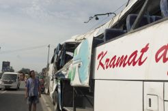 Polisi Buru Sopir Bus...